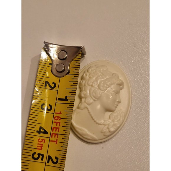 Vintage Cameo Victorian style lady with pearls flower. Brooch Pendant Charm - Picture 6 of 6